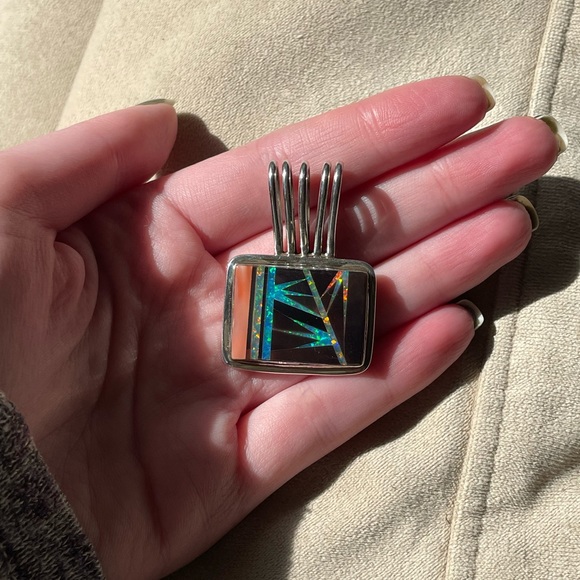 Gorgeous One of a Kind silver inlaid opal pendant nature design - Picture 7 of 7